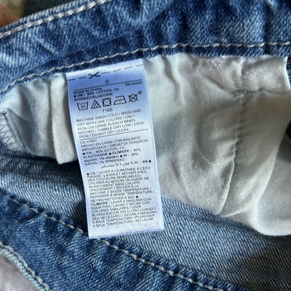 Old navy boyfriend jean shorts - Picture 3 of 5